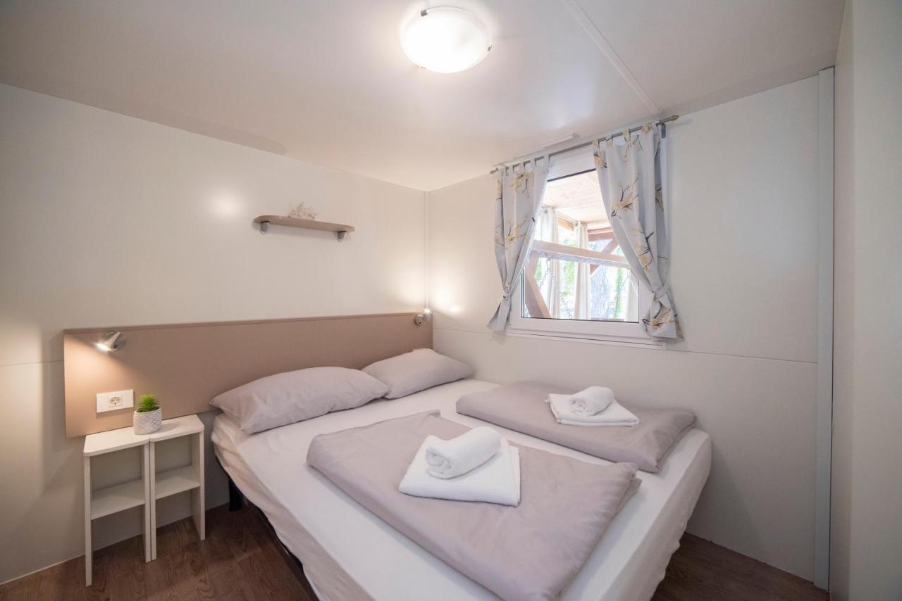 Mobile Home Cube, 3 Bedrooms, Free Parking, Wifi Biograd Na Moru Eksteriør billede