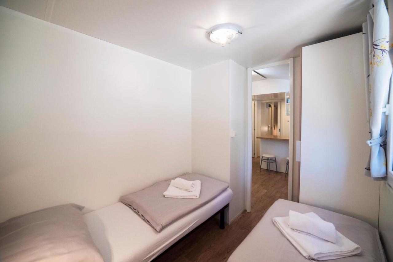 Mobile Home Cube, 3 Bedrooms, Free Parking, Wifi Biograd Na Moru Eksteriør billede
